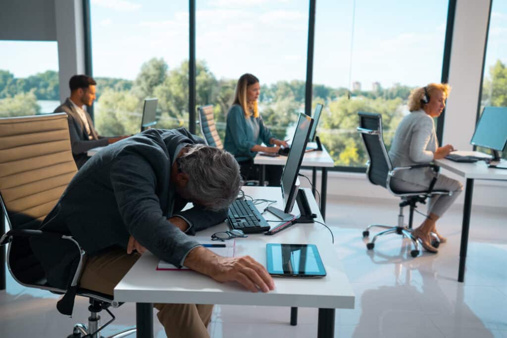 Businessman sleeping at the office 1039666