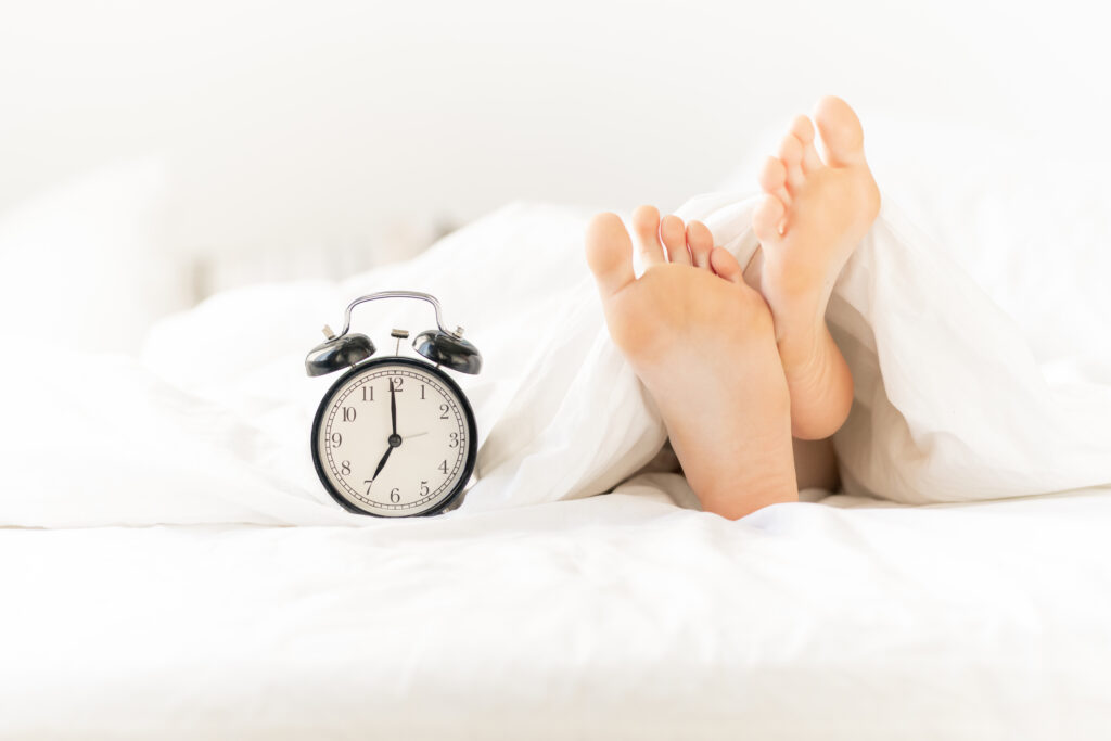 Náměsíčnost – Co to je, jak se projevuje a jak se léčí? 2 Feet and alarm 447928